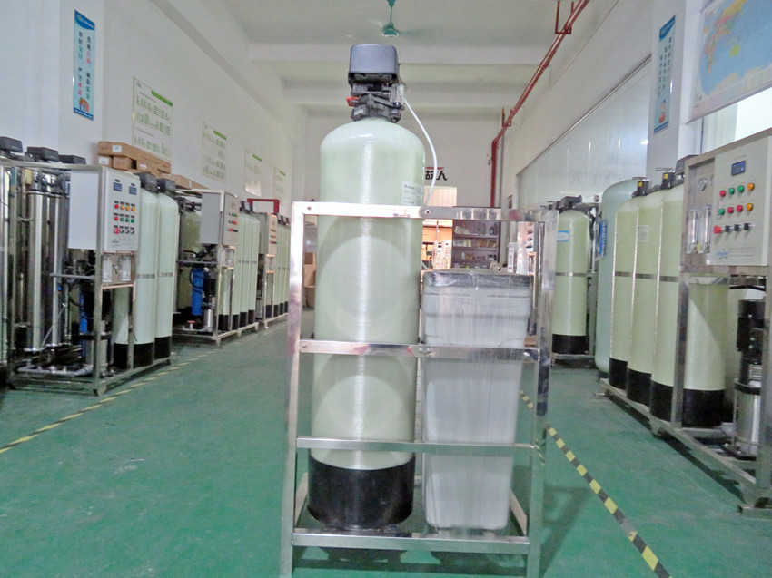 1噸每小時鍋爐軟化水設(shè)備/東莞小型軟化水處理設(shè)備/軟水器